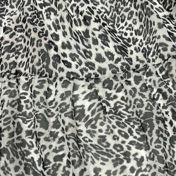 No brand tiered dress with bell sleeves. Animal print.  Lined. XL. - Picture 2 of 10
